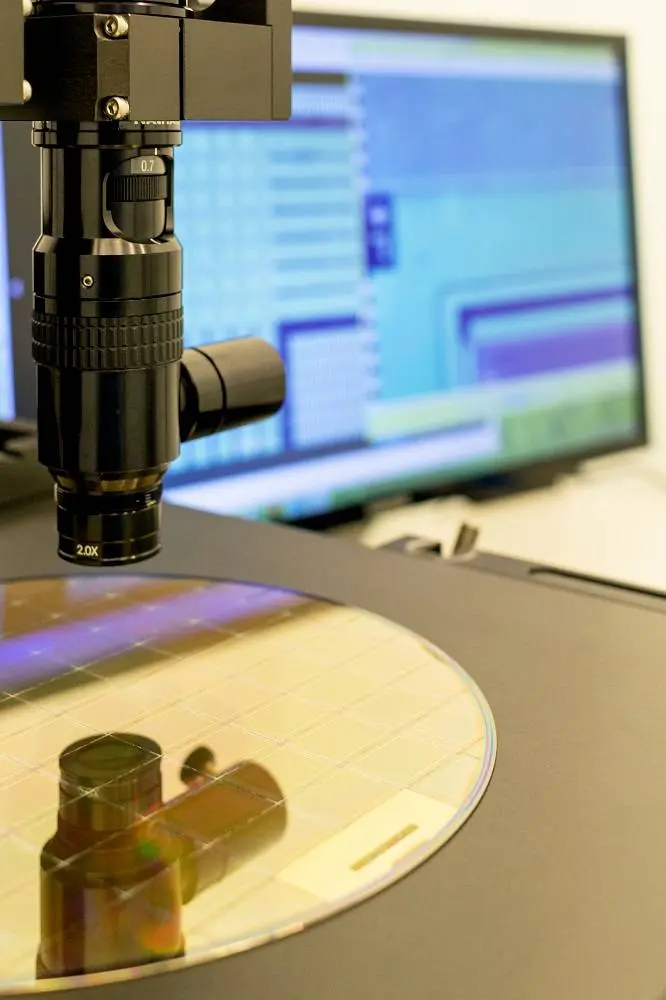 a part inspected by VisionGauge with manual multi-magnification Field-of-view optics