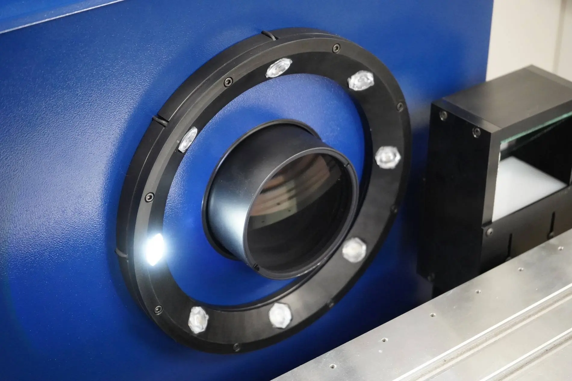 Octant-based reflective illumination on a VisionGauge digital optical comparator with one LED illuminated
