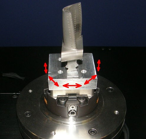 Automatic alignment of a turbine blade fir tree